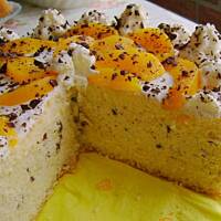 Tort brzoskwiniowo-śmietankowy