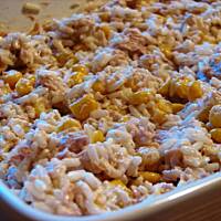 Bardzo łatwa sałatka z ryżem i tuńczykiem