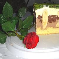 tort z połówkami  bananów - bananowiec