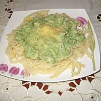 Makaron pod zieloną drobiowo-brokułową kołderką