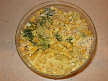 Fot. Cinnamon, wyśmienita  i tania sałatka z brokułów