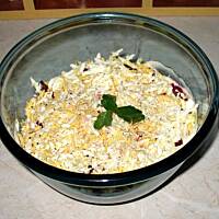 Wyśmienita sałatka warstwowa ze śledzikiem