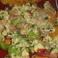 Jajecznica z krewetkami