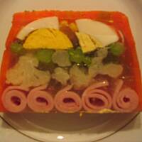 Blok Galarety z Szynką i Brokułami