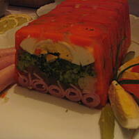 Blok Galarety z Szynką i Brokułami