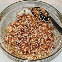 Orzeszki w miodzie i sezamie do chrupania