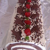 Rolada kakaowa z masą ajerkoniakową