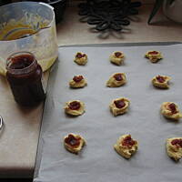 Ciastka malinowo-maślane z kremem budyniowym