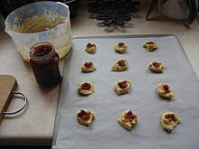 Fot. arabis, Ciastka malinowo-maślane z kremem budyniowym