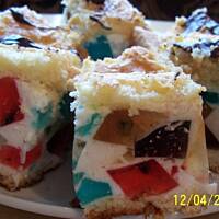 Galaretkowy śmietanowiec na biszkopcie