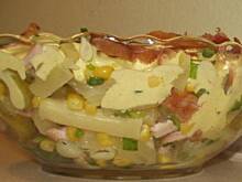 Fot. ANEETKA, Sałatka w sosie jogurtowym