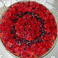 Biszkopt masa śmietanowa i owoce z galaretkami