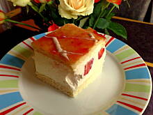 Fot. bazylka, Biszkopt śmietankowy z truskawkami