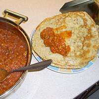 Naleśniki z sosem bolońskim