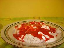 Fot. yette, ryż z musem truskawkowym