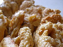 Fot. Cinnamon, kurczak w cieście z sezamem