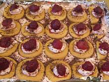 Fot. niebieska-różyczka, Ciacho truskawkowe wg Różyczki bez pieczenia