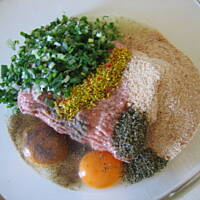 Mięsne groszki w sosie śmietanowo - cebulkowym