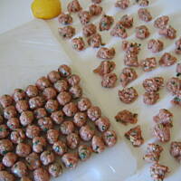 Mięsne groszki w sosie śmietanowo - cebulkowym