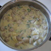 Mięsne groszki w sosie śmietanowo - cebulkowym