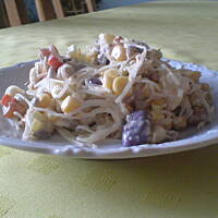 Super sałatka zbiałym makaronem