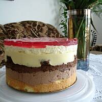 tort z połówkami  bananów - bananowiec