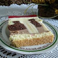 tort z połówkami  bananów - bananowiec