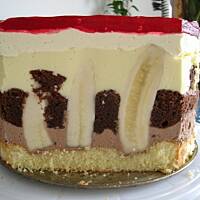 tort z połówkami  bananów - bananowiec