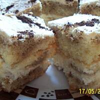 Ciasto z bitą śmietaną i kawą