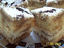 Fot. Manga, Ciasto z bitą śmietaną i kawą