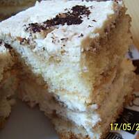 Ciasto z bitą śmietaną i kawą