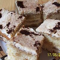 Ciasto z bitą śmietaną i kawą