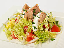 Fot. Wkn, Sałatka z tuńczyka z jogurtem