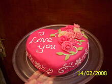 Fot. patysiapysia, torcik truskawkowy obłozony marcepanem