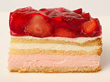 Fot. Wkn, Śmietanowy tort truskawkowy