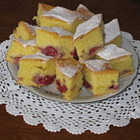 Łatwy placek z truskawkiami