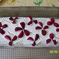 Łatwa rolada z truskawkami