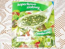 Fot. ANEETKA, Kolorowa sałatka z ziołowo koperkowym sosem