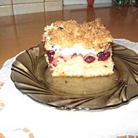 Drożdżowe z wiśniami bezą i kruszonką