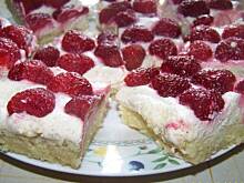 Fot. nutti, ciasto truskawkowe z kremem cynamonowym