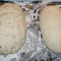 Tradycyjny pszenny chleb z dodatkami lub bez