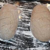 Tradycyjny ciemny żytni chleb z dodatkami lub bez