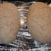 Tradycyjny ciemny żytni chleb z dodatkami lub bez