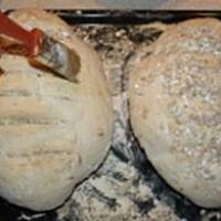 Tradycyjny chleb pszenno-żytni z dodatkami lub bez