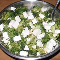 Brokułowa sałatka z fetą