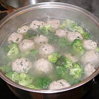 Kotleciki w sosie brokułowym