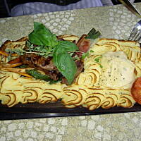 Danie luksusowe  z poledwica na desce