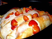 Fot. Cinnamon, puszyste naleśniki z masą i czereśniami