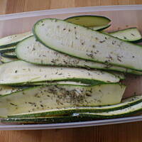 Szaszłyczki cukiniowo-boczkowe