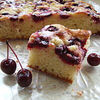 Ciasto drożdżowe z truskawkami lub innymi owocami